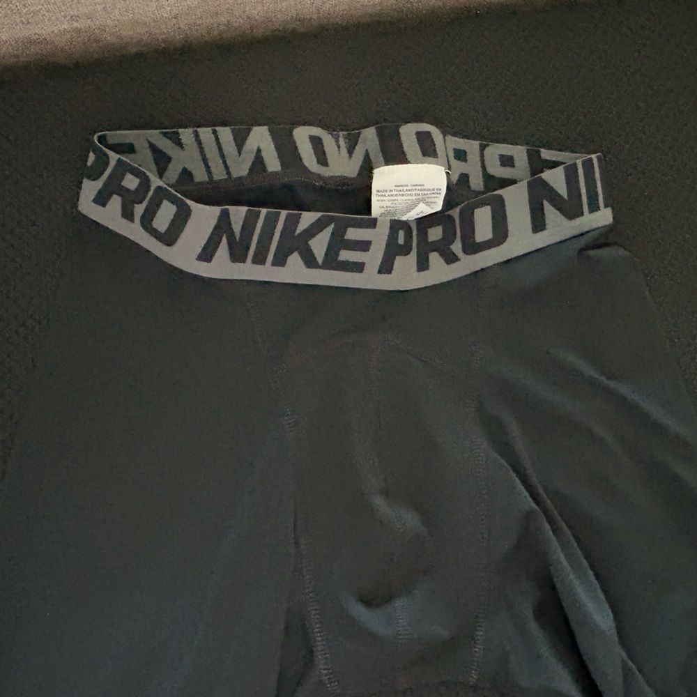 Nike Pro Men’s Capris; size L, great used condition.